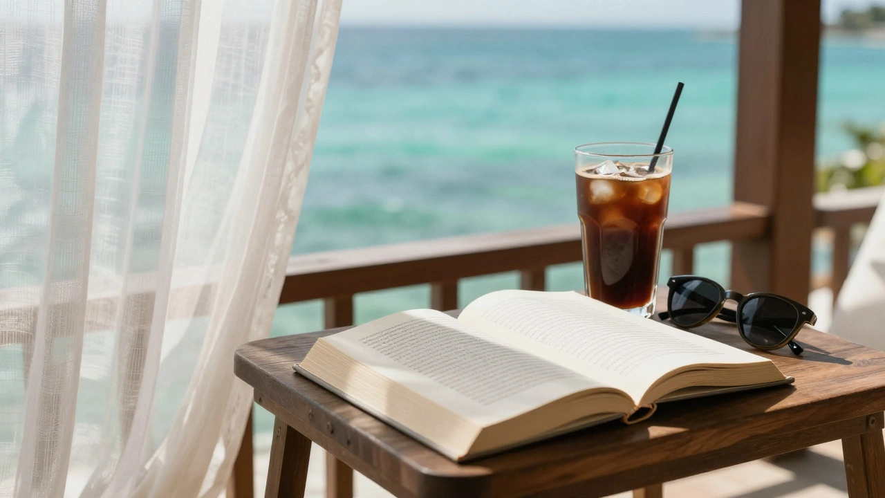 Открытая книга и кофе на балконе у моря